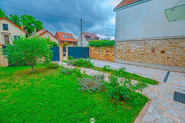 Location Cosy Paris - villa Emeraude in Sainte-Geneviève-des-Bois, Essonne