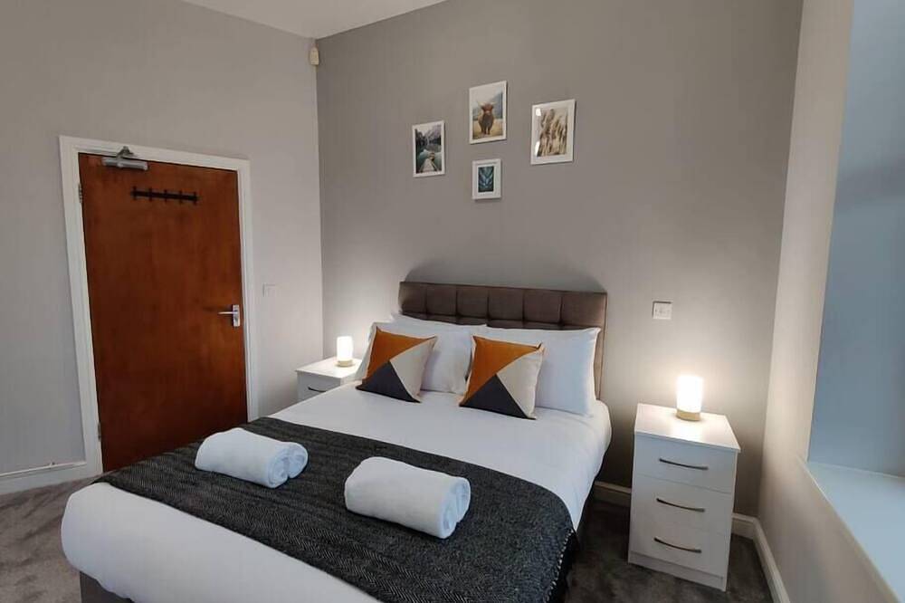 Appartamento intero, Contractor Base • Kitchen • Parking Included in Swansea, Swansea e dintorni