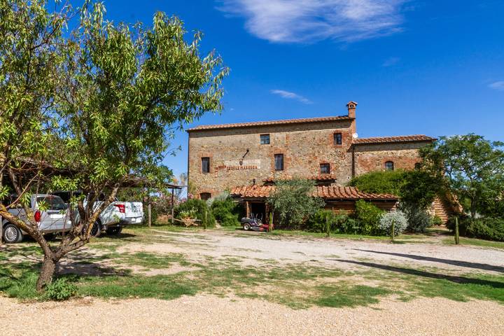 Agriturismo Il Cortile with Pool, Wi-Fi & Garden in Civitella Paganico, Grosseto provins