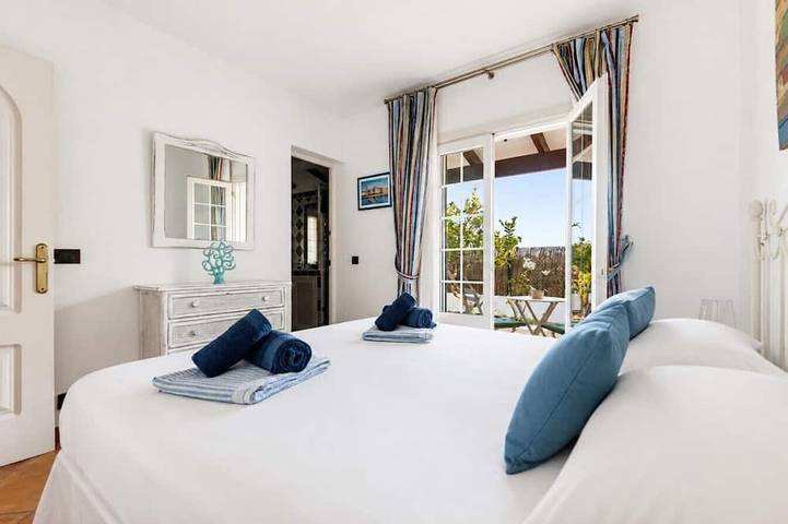 Villa La Goleta by 3 Villas Menorca in Cala Llonga (Menorca), Maó