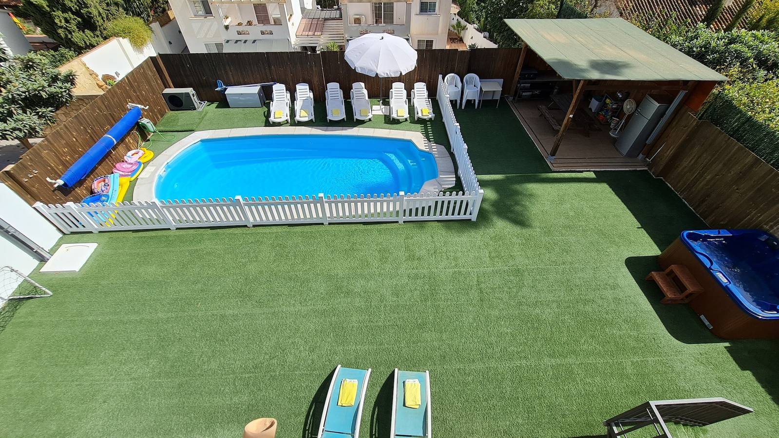 Impresionante Villa Paraíso con piscina, bañera de hidromasaje, Wi-Fi y aire acondicionado in El Pinar Torremolinos, Torremolinos