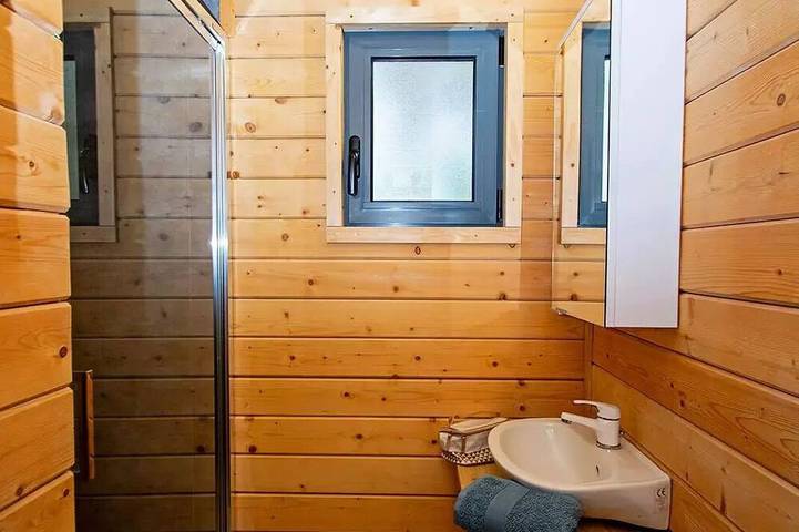 Gîte pour 5 personnes, avec terrasse à La Salle-en-Beaumont - 4