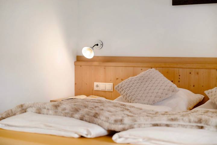 Entire studio, Studio Apartment 'Apartment Ramei' with Mountain View, Shared Garden and Wi-Fi in La Val, Dolomiti Superski