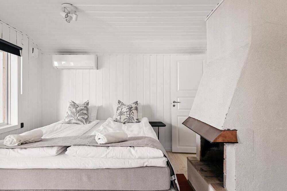 Seaside Serenity, Modern Family Retreat in Stockholmer Schärengarten
