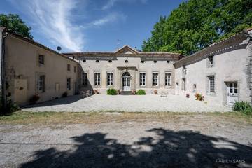 Gîte pour 9 personnes, avec jardin ainsi que piscine et terrasse, animaux acceptés à Pexiora