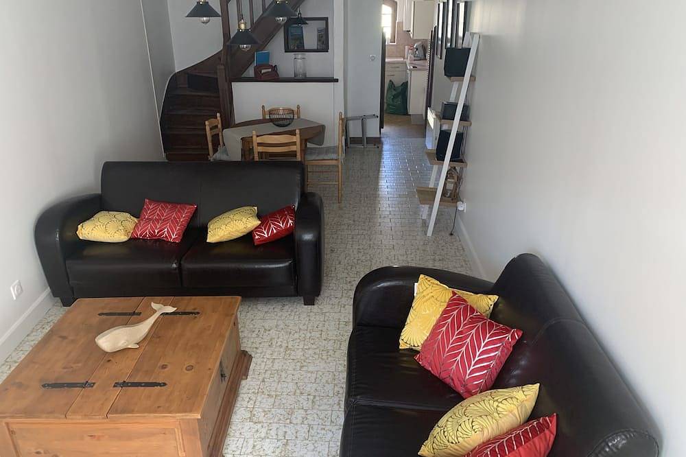 Two-storey house, vacations, cures and business trips in Saujon, Côte de Beauté