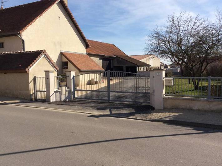 Cottage pour 4 personnes, avec vue et jardin dans Izier