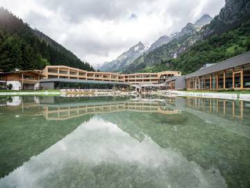 Hotel für 6 Personen, mit Whirlpool und Garten sowie Balkon, mit Haustier in Brenner