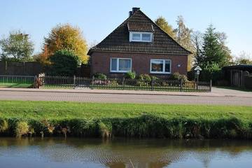 Ferienhaus für 6 Personen, mit Garten und Terrasse in Uplengen