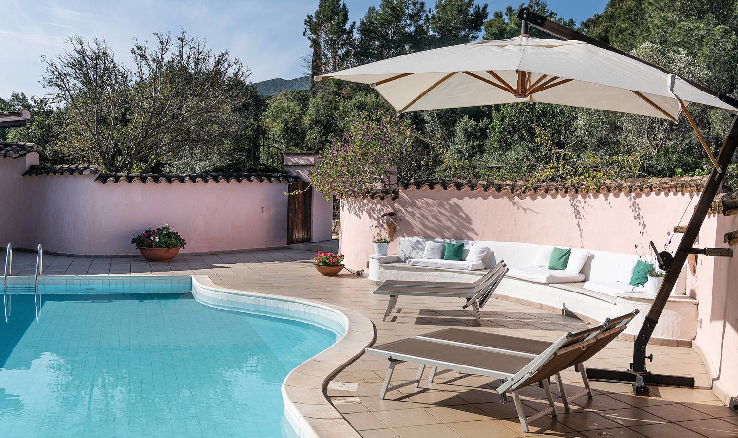 Villa Fiori 4 Is Molas – Esclusiva villa con piscina privata e vista mare in Sardegna in Is Molas, Pula e dintorni