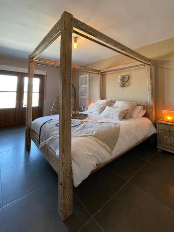 Gîte pour 2 personnes, avec sauna et piscine ainsi que vue et jardin à Alozaina