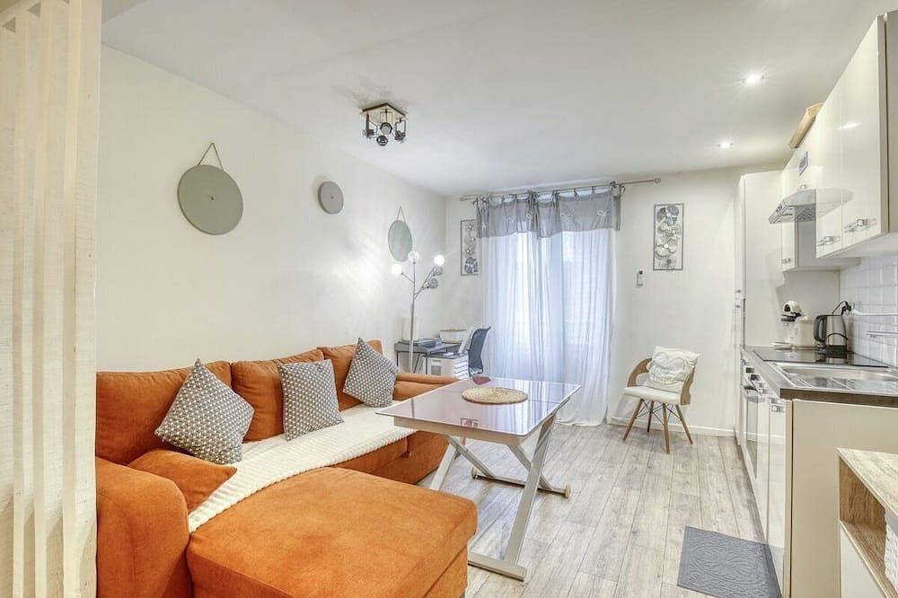 Ganze Wohnung, Apartment-Eigenes Badezimmer-Apartment in Louvres, Val-d'Oise