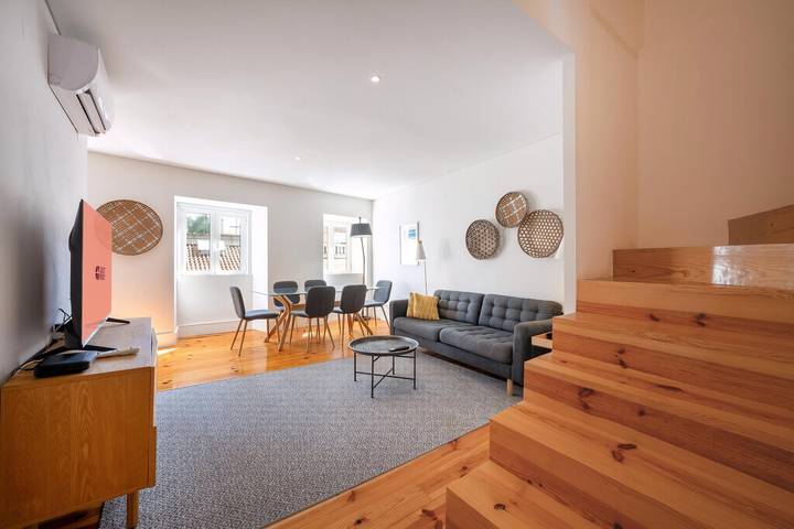 Ganze Wohnung, Ferienwohnung für 4 Personen mit Balkon in Santa Engrácia, São Vicente (Lissabon)