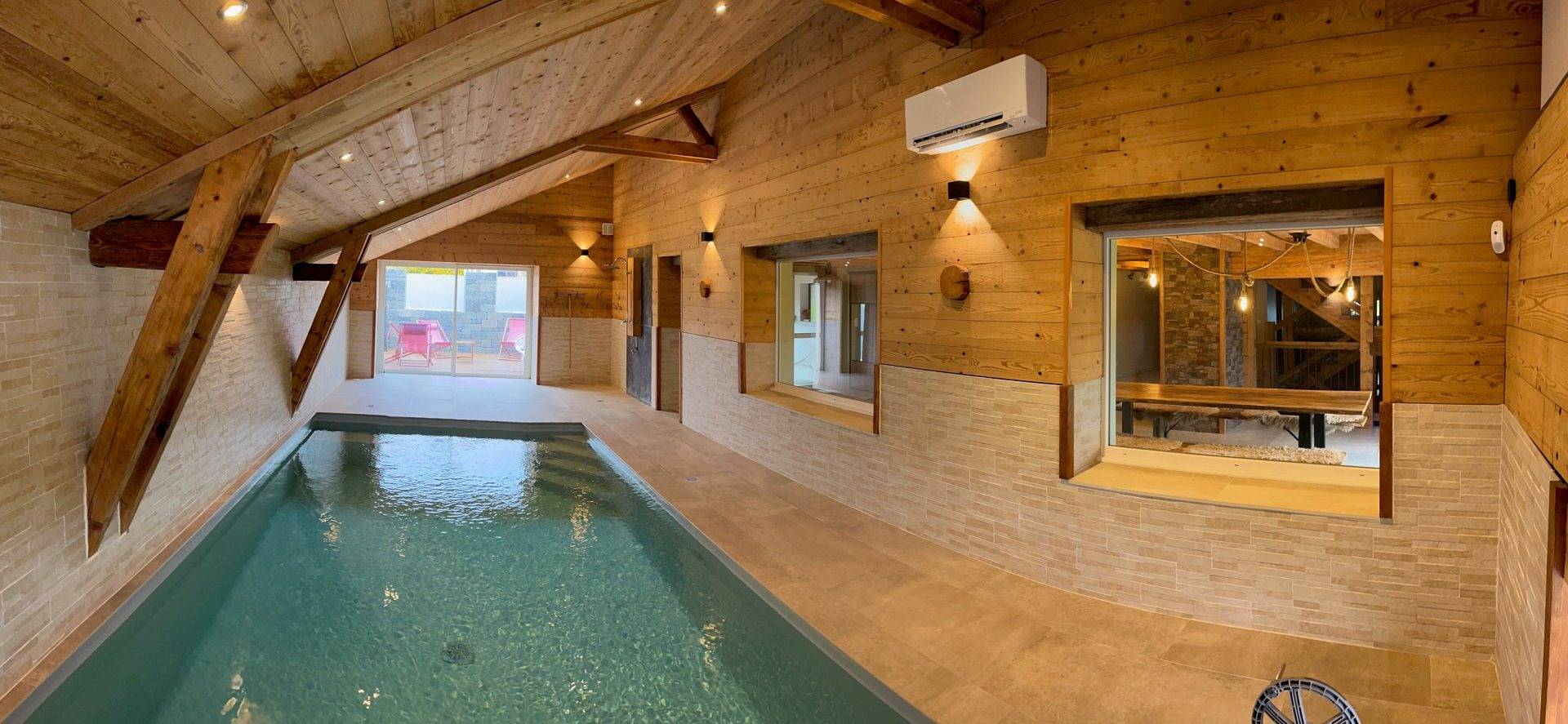 Gîte le Tranquil'Loue avec piscine intérieure in Plateau de Valdahon, Jura Francais