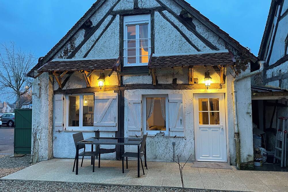 Le logis des Glycines (6 adults 2 children) in the heart of the village of Nançay en Sologne in Nançay, Sologne