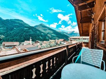 Ferienwohnung für 4 Personen, mit Ausblick und Garten in Virgen