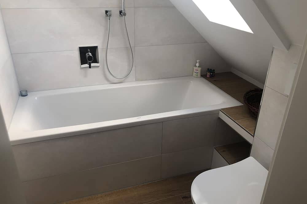 Hochwertig eingerichtete Ferienwohnung in bester Lage. in Aschaffenburg, Mainviereck