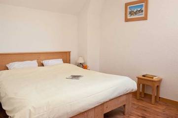 Vacation Rental for 9 Guests in Les Déserts, Bauges, Picture 4