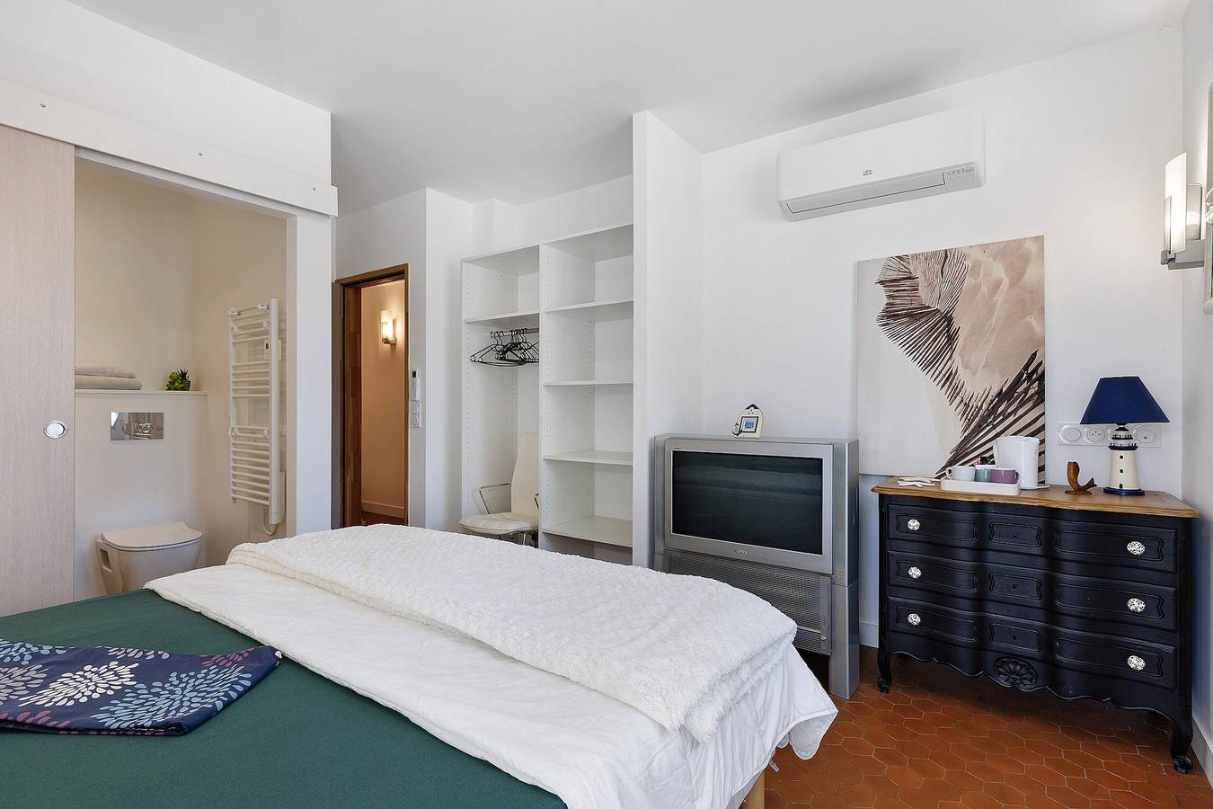 Gästezimmer Sous le Pin „Zimmer 3“ mit Gemeinschaftsterrasse, Wlan und Klimaanlage in Olonne-sur-Mer, Les Sables-d'Olonne