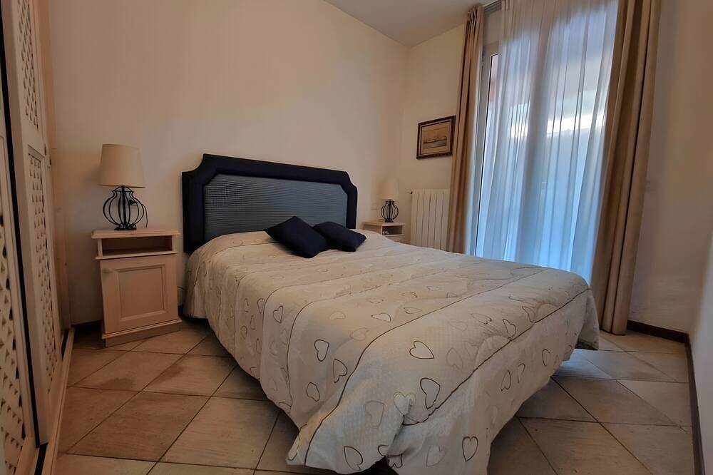 Geheel appartement, Appartement 'Rex Lo Scoglietto - Bilocale 29' met gedeeld zwembad, privéterras en Wi-Fi in Castiglione della Pescaia, Provincie Grosseto