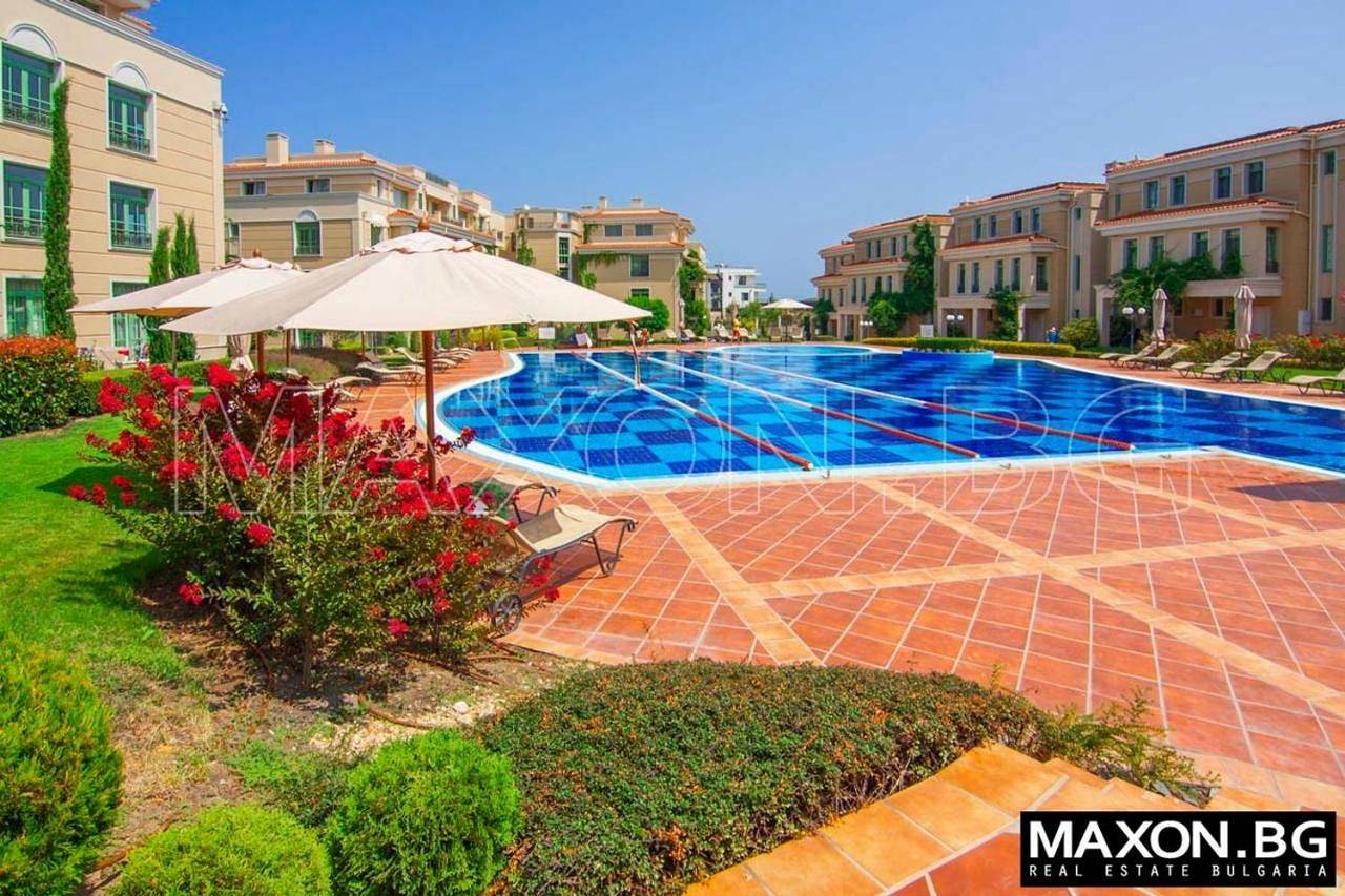 Cały apartament, Flores Garden Sea View Apartment With Balcony in Chernomorets, Obwód Burgas