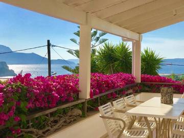 Gîte pour 13 personnes, avec vue et jardin dans Almirida