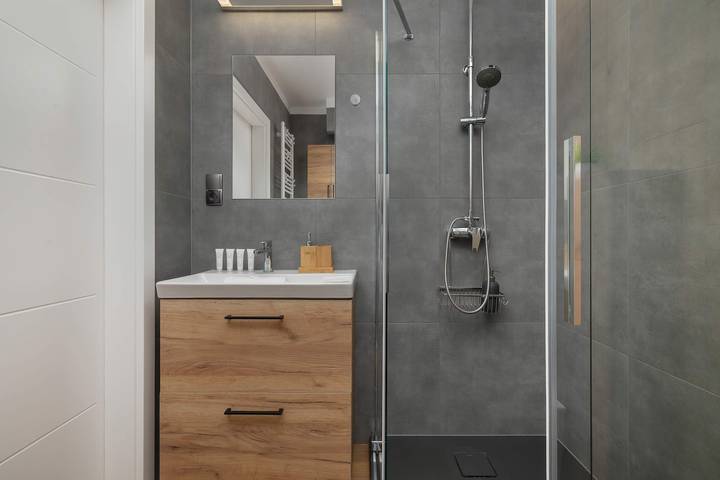 Ganze Wohnung, Cosy Apartment with a Workspace | Parking | Close to the Mountains in Karpaten (Polen)