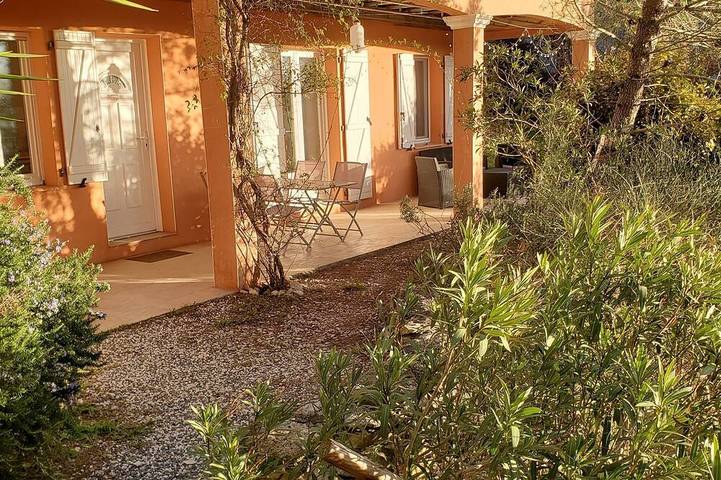 Gîte pour 4 personnes, avec Terrasse et Jardin
