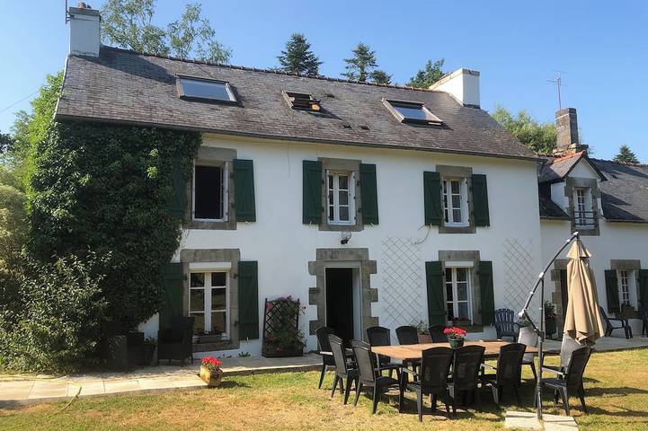 Maison de campagne pour 16 personnes, avec Piscine à Leuhan