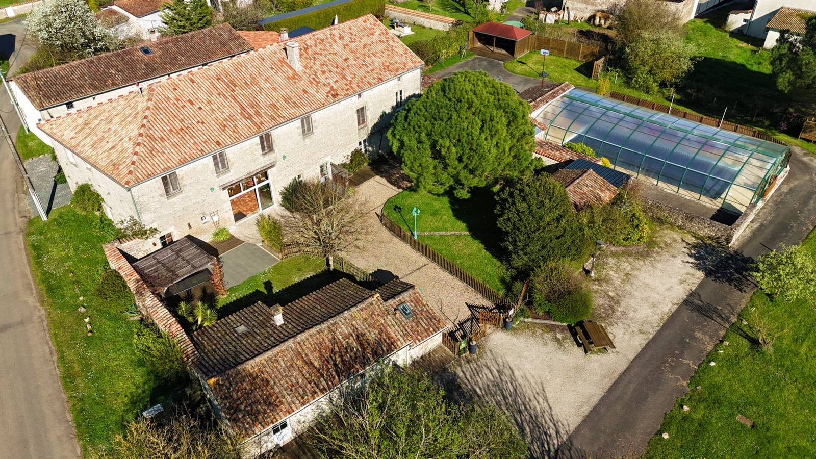 Domaine de Chante-Oiseau - gîte le Moineau in Theil-Rabier, Charente