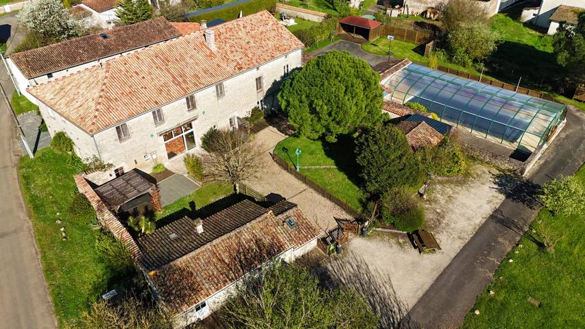 Domaine de Chante-Oiseau - gîte le Moineau in Theil-Rabier, Charente