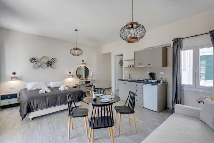 Maison d’hôte pour 4 personnes, avec terrasse et vue, animaux acceptés dans Syros