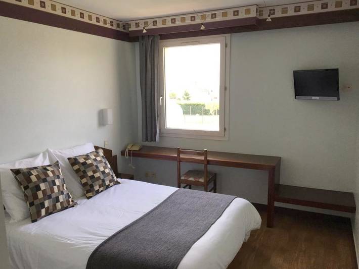 Hôtel pour 3 personnes, avec jardin et vue à Saint-Denis-de-l'Hôtel - 2