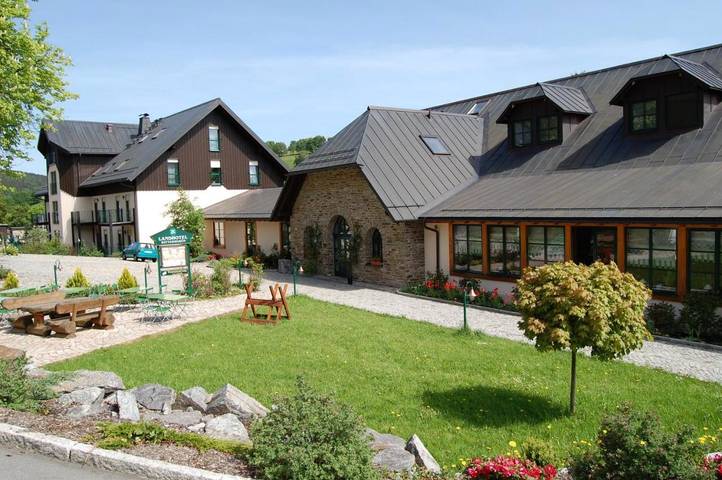 Hotel, mit Terrasse und Whirlpool sowie Garten und Sauna