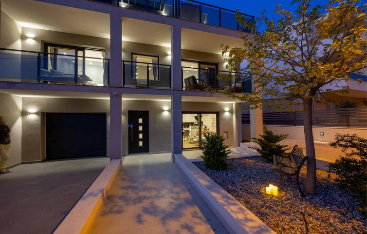 Spacieux appartement de 250 m² avec piscine, terrasse et accès à la plage à 1,5 km in Split, Split-Dalmatie
