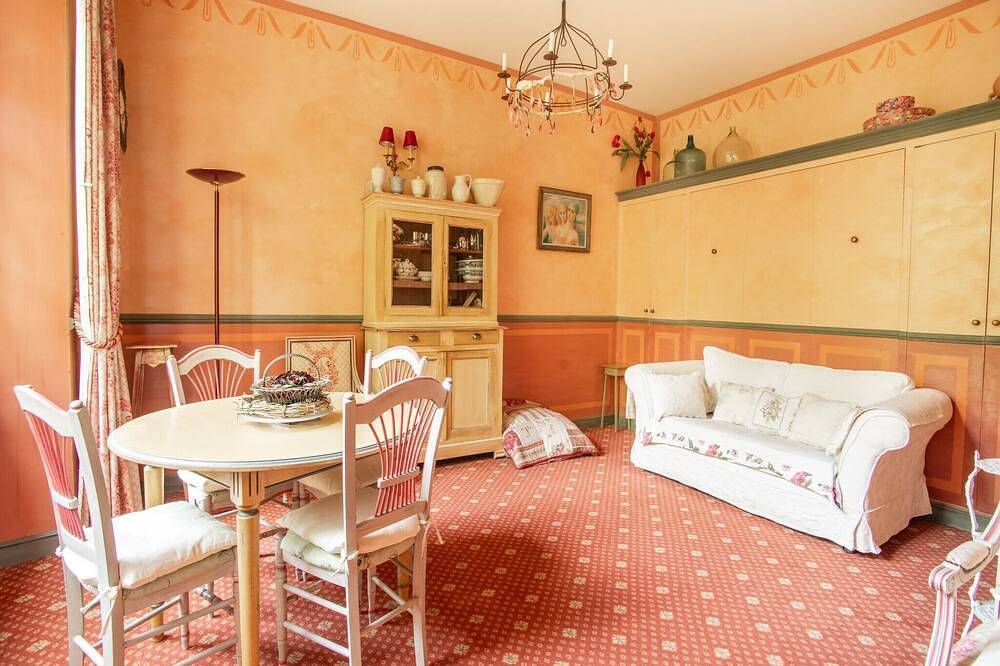 Ganze Wohnung, Studio im Schloss Montbrun mit Pool in Montbrun-les-Bains, Nyons und Umgebung