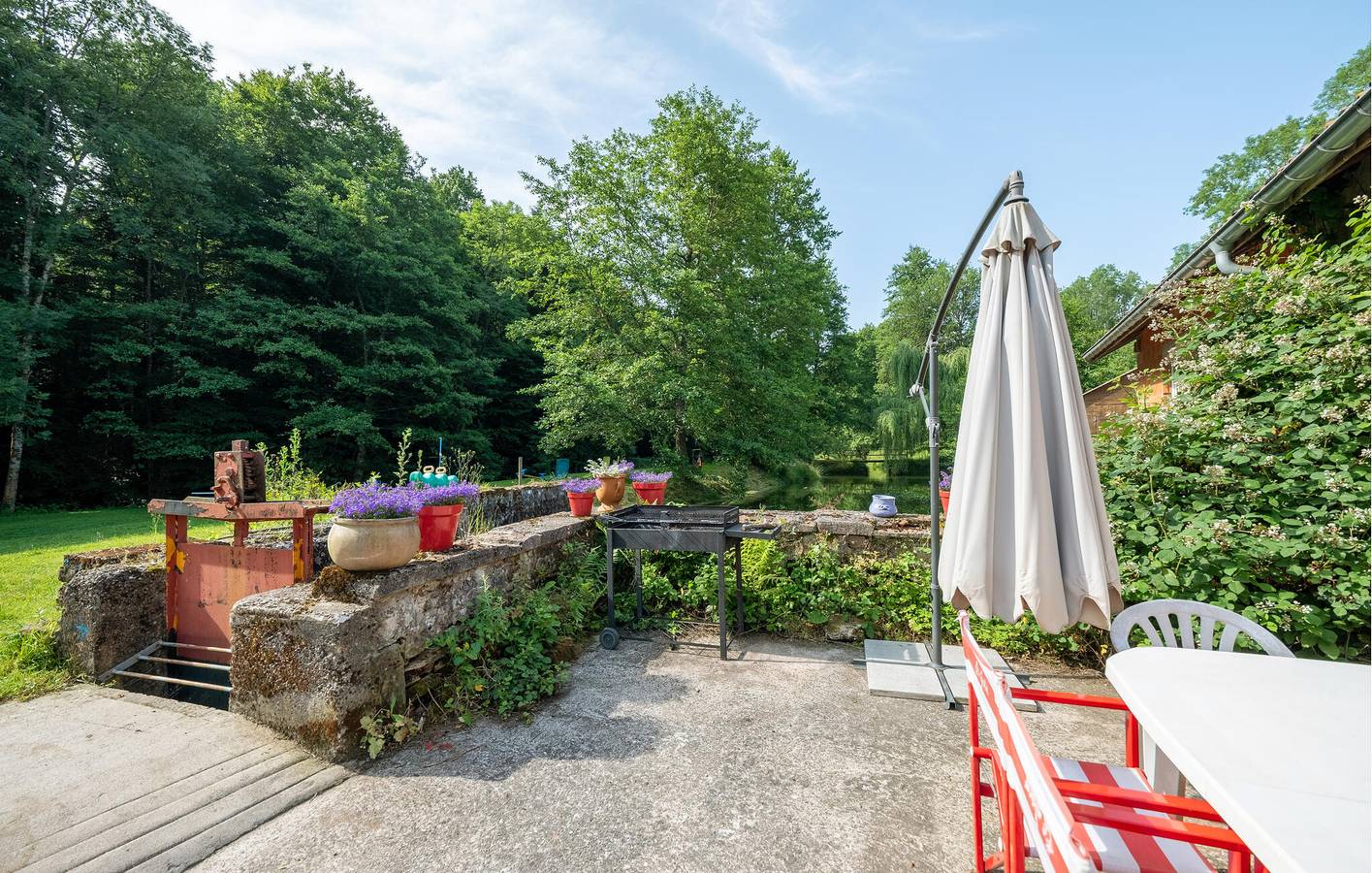Modernes Gartenappartement mit PS4, WiFi & Parkplatz in Escles in Escles, Neufchâteau (Frankreich)