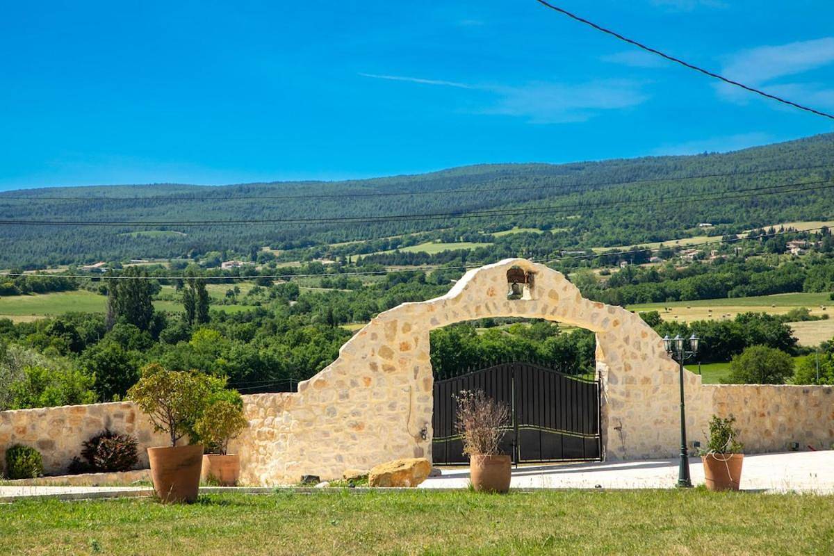 Appartement entier, Le Sommet de la Tour, Vue, Calme et Chevaux in Montlaux, Région de Forcalquier