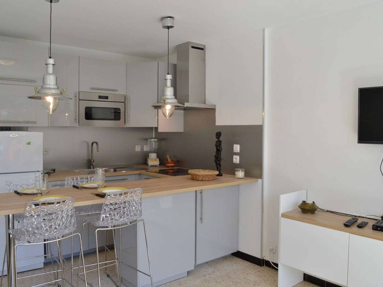 Appartement entier, Appartement rénové, climatisé à 200m de la plage avec balcon et parking privé in Saint Pierre la Mer, Fleury