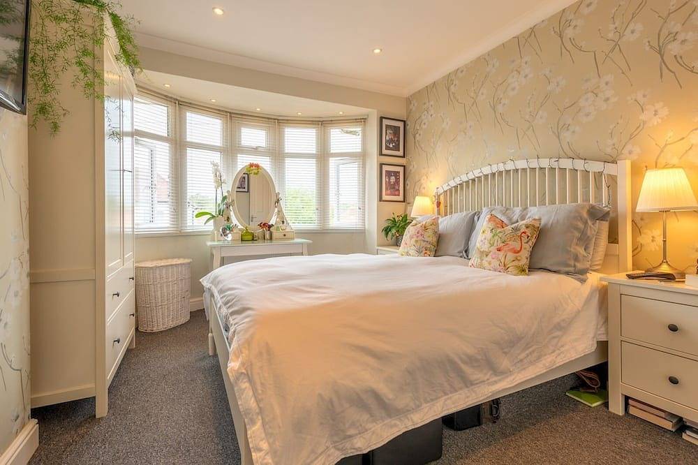 Pass the Keys | Stylish garden retreat nr Stafford Town/ Hospital in Stafford, Staffordshire