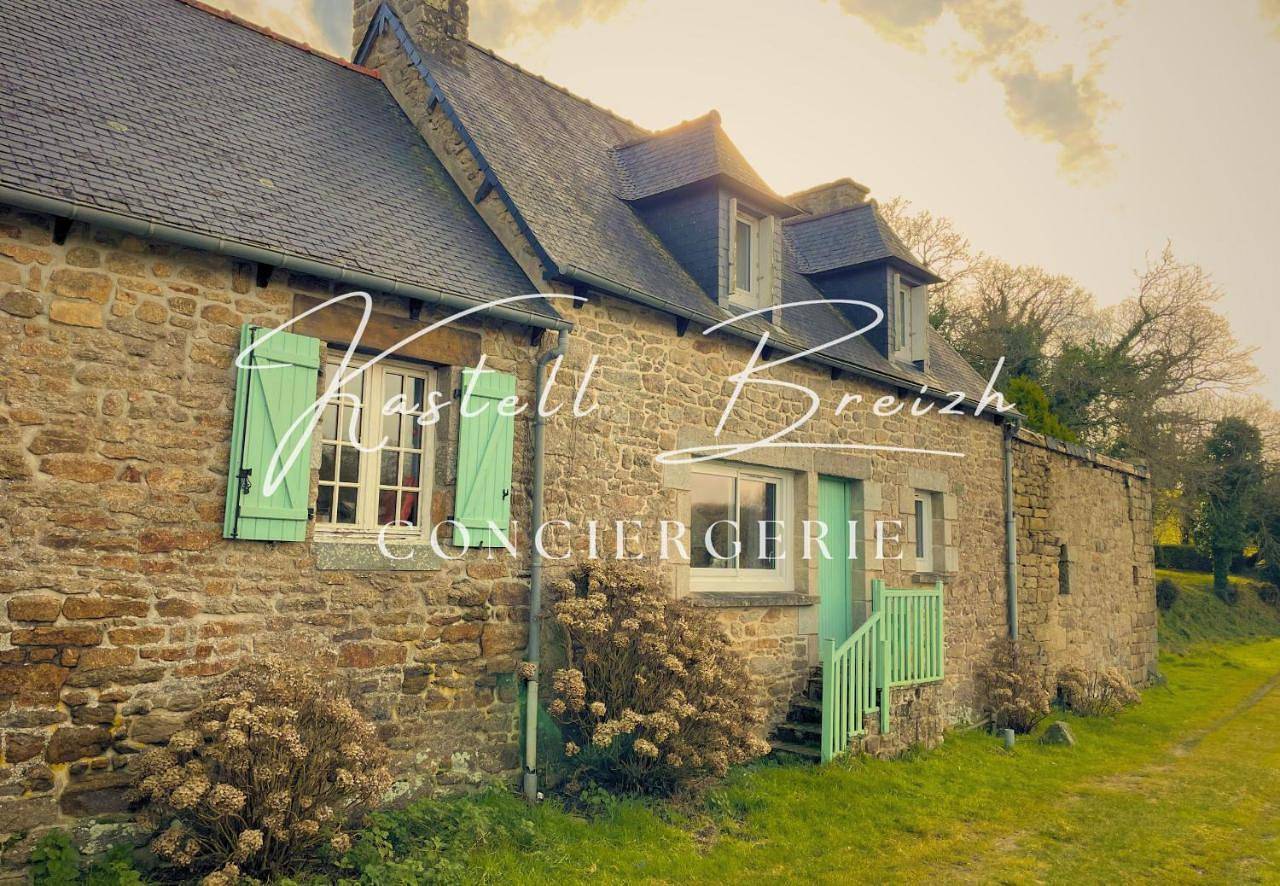 Two-Bedroom House in Saint-Connan, Région de Guingamp