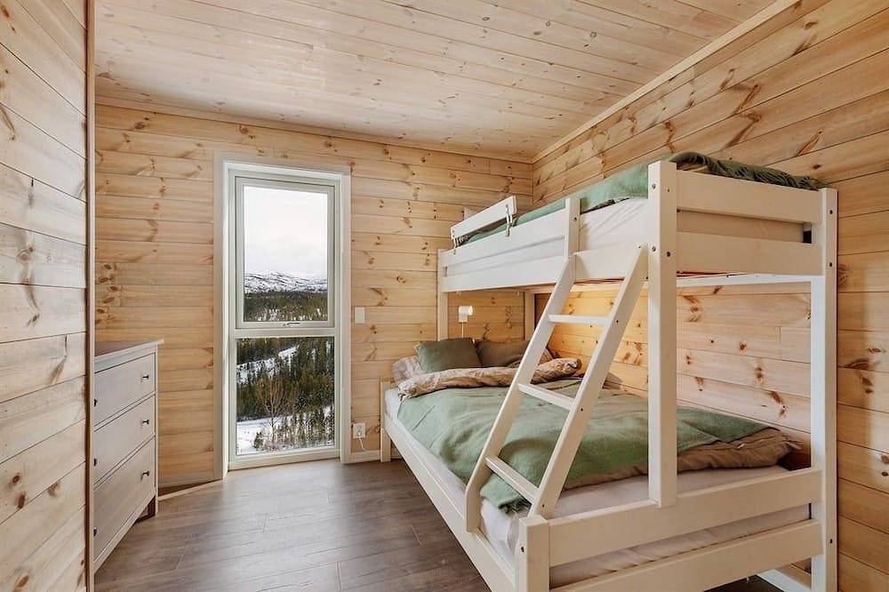 Modern cabin with fantastic view. Great hub for exploring Flåm, Voss, Hardanger in Voss