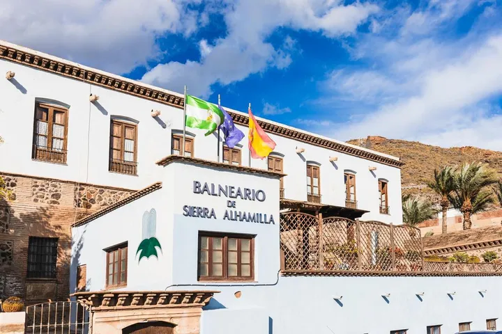 Hotel para 3 personas, con jardín y vistas - 1