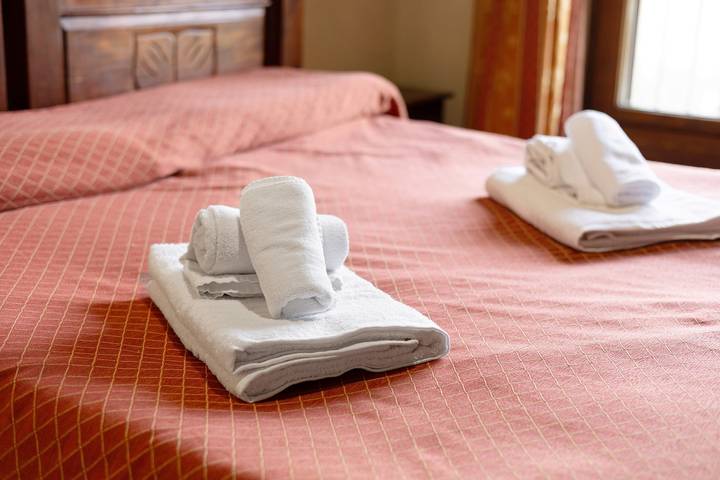 'Del Falegname' Room with Mountain View, Shared Pool, and Wi-Fi in Sommariva Perno, Langhe