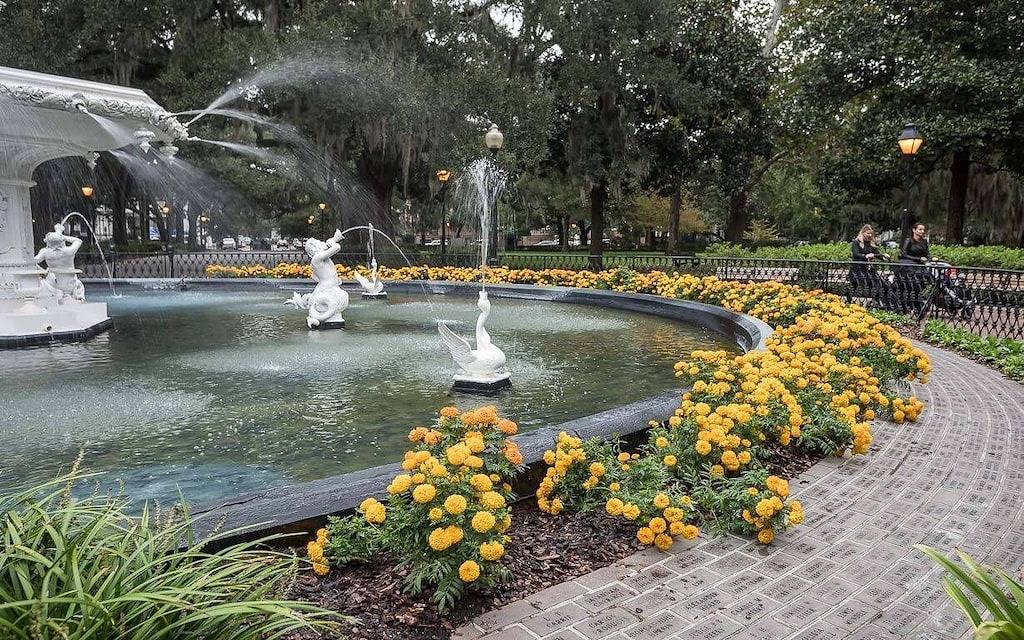 Ganze Wohnung, Southern Chic Apt. on Forsyth Park w/ Parking, No Stairs by Lucky Savannah in Savannah, Chatham County