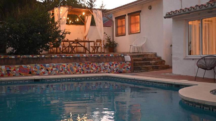 Apartamento para 6 personas, con piscina además de terraza y vistas, Se admiten mascotas en Jimena de la Frontera