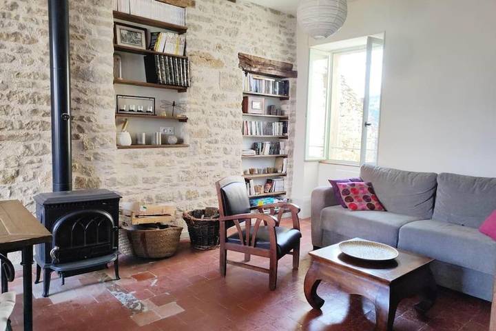 Gîte pour 6 personnes, avec balcon à Montréal (Bourgogne)