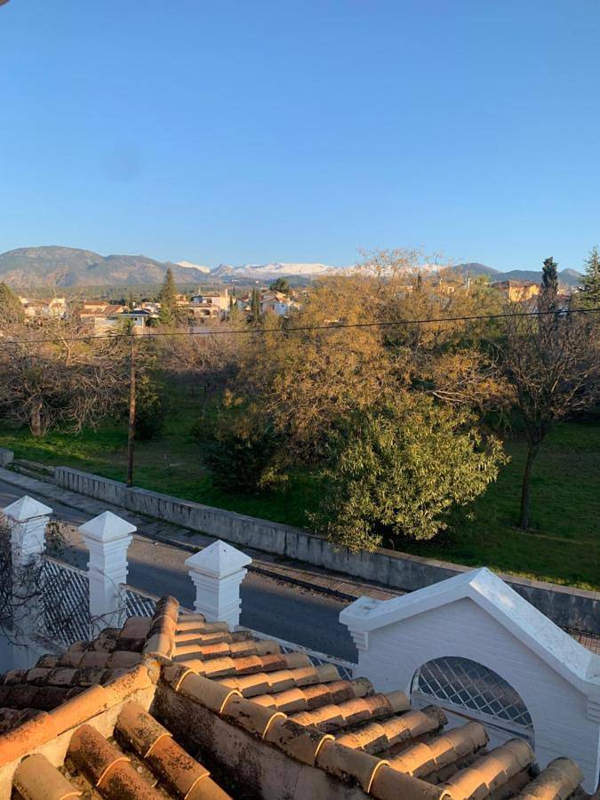 Casa rural para 18 personas, con piscina además de vistas y jardín en La Zubia