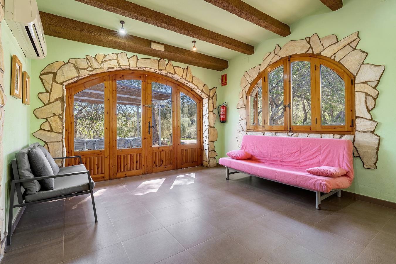 Casa de vacaciones 'La Xaconera' con piscina privada, Wi-Fi y aire acondicionado in La Riera, Costa Dorada