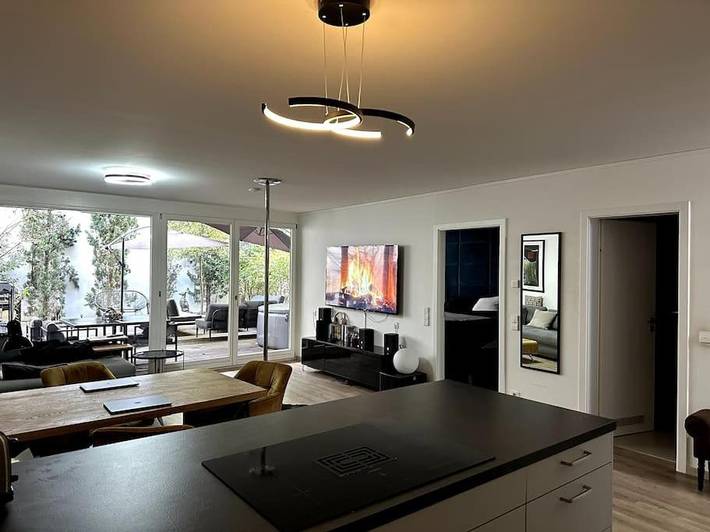 Ferienwohnung für 3 Personen, mit Whirlpool und Terrasse sowie Garten in Karlsruhe